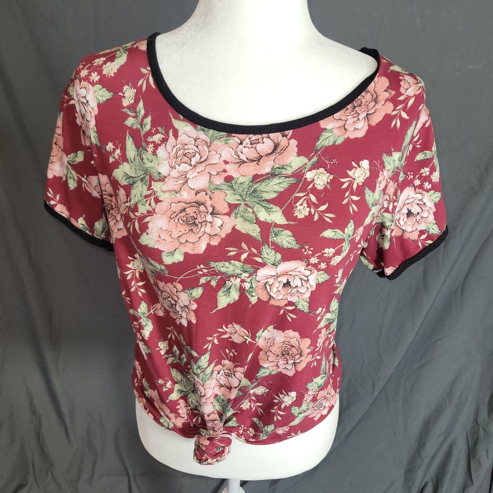 ☆SALE 5 for $25☆HEY Collection Juniors Floral Top